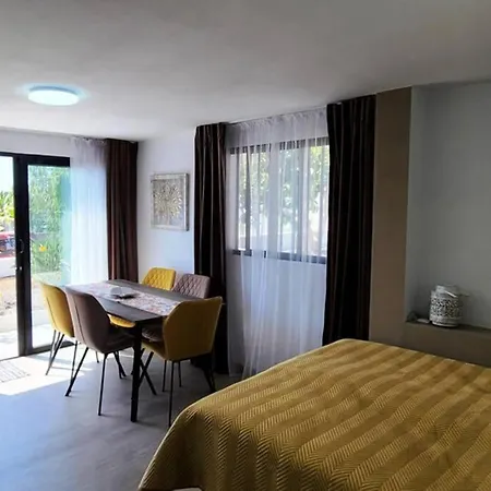 Sehr Sonnige Neue Ferienwohnung In Ruhiger Lage أرونا