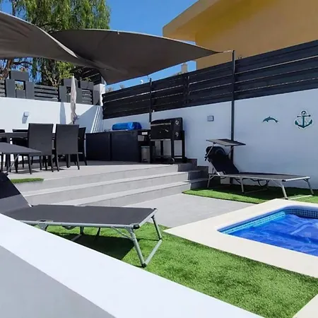 Sehr Sonnige Neue Ferienwohnung In Ruhiger Lage شقة