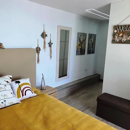 شقة Sehr Sonnige Neue Ferienwohnung In Ruhiger Lage أرونا
